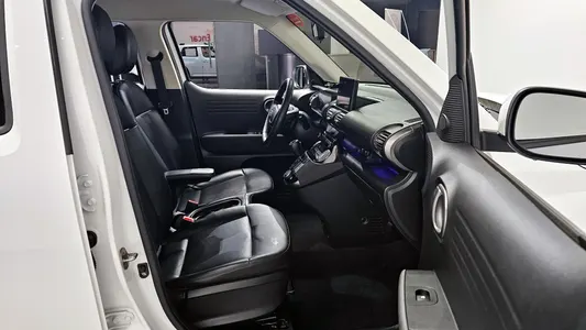 Hyundai Casper 2022 13