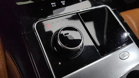 Land Rover 레인지로버 벨라 3.0 D300 R- HSE 2019 9