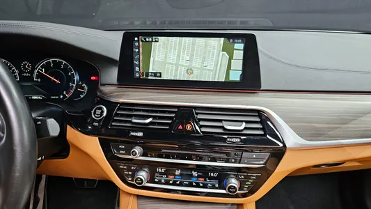 BMW 5 Series (G30) 520d xDrive M 2017 12