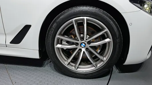 BMW 5 Series (G30) 520d xDrive M 2017 21