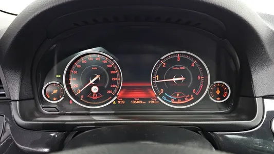 BMW 5 Series (F10) 520d xDrive 2014 8