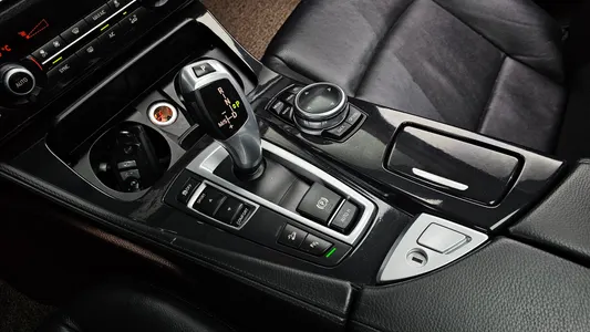 BMW 5 Series (F10) 520d xDrive 2014 9