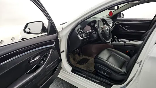 BMW 5 Series (F10) 520d xDrive 2014 11