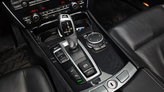BMW 5 Series GT (F07) GT ED Edition 2015 8