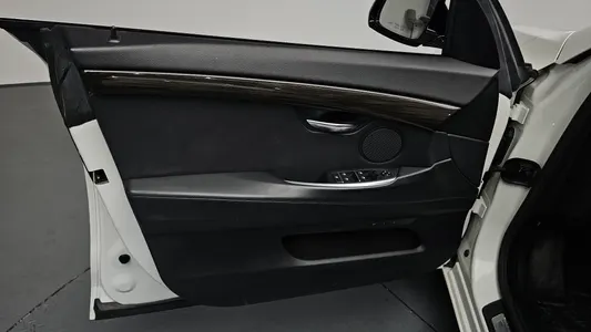 BMW 5 Series GT (F07) GT ED Edition 2015 24