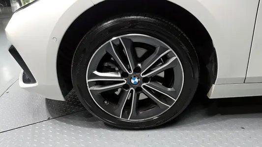 BMW 1 Series (F40) 118d 2020 5
