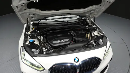 BMW 1 Series (F40) 118d 2020 6