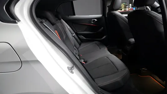 BMW 1 Series (F40) 118d 2020 12