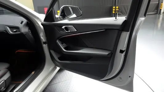 BMW 1 Series (F40) 118d 2020 24