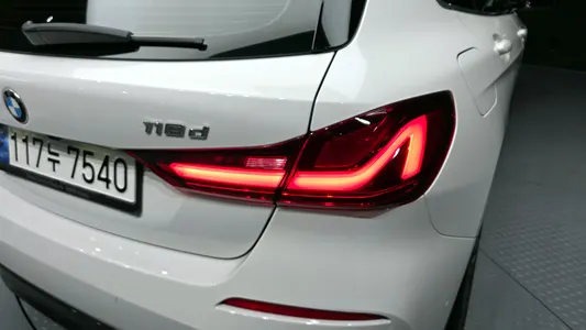 BMW 1 Series (F40) 118d 2020 23