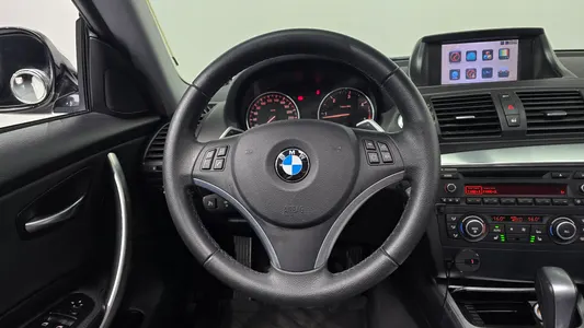 BMW 1 Series (E82) 120d 2011 13