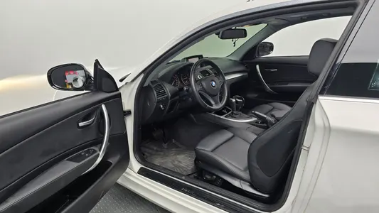 BMW 1 Series (E82) 120d 2011 10
