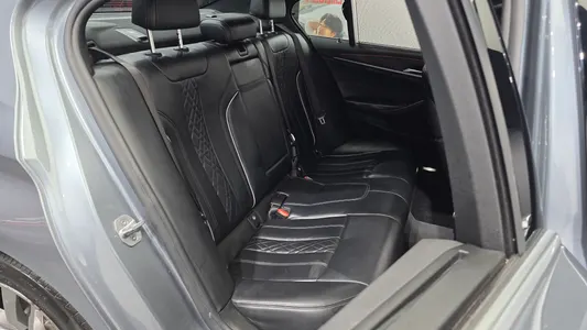 BMW 5 Series (G30) 530i M 2018 12