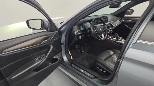 BMW 5 Series (G30) 530i M 2018 10
