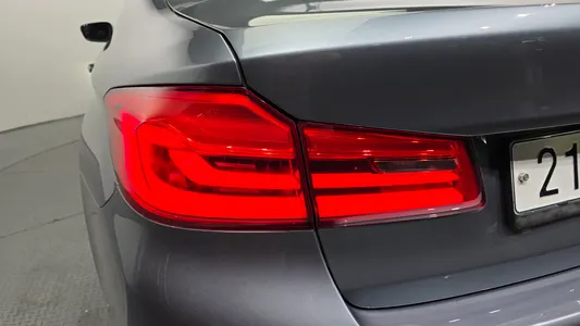 BMW 5 Series (G30) 530i M 2018 23
