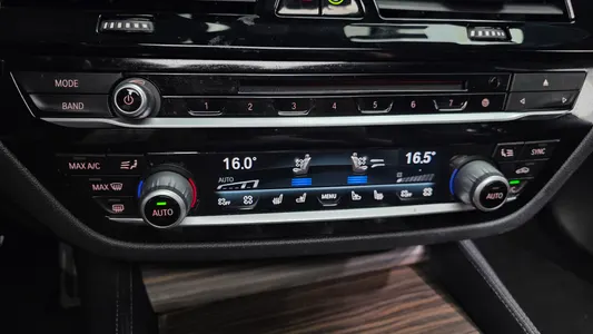 BMW 5 Series (G30) 530i M 2018 34