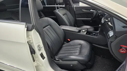 Mercedes-Benz CLS-Class W218 CLS350 2012 12