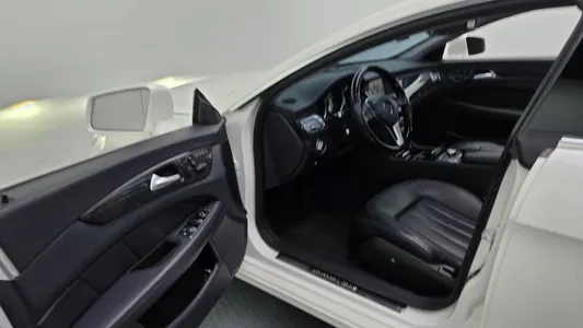 Mercedes-Benz CLS-Class W218 CLS350 2012 10
