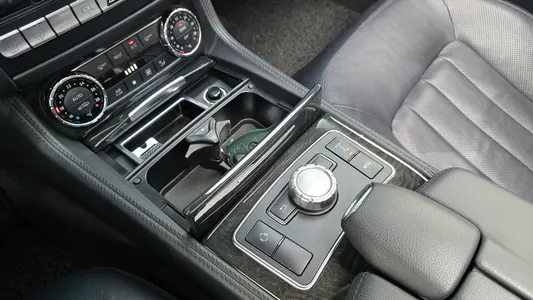 Mercedes-Benz CLS-Class W218 CLS350 2012 17