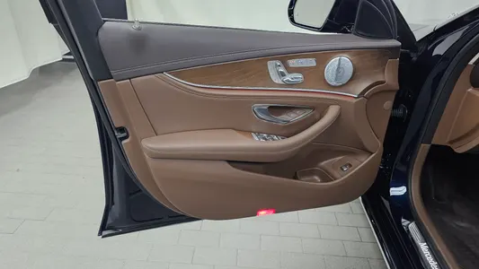 Mercedes-Benz E-Class W213 E300 4MATIC 2019 24