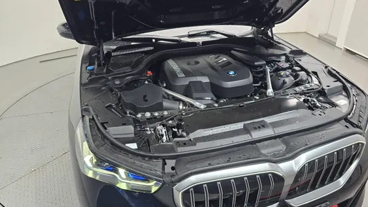 BMW 5 Series (G60) 520i M 2025 6