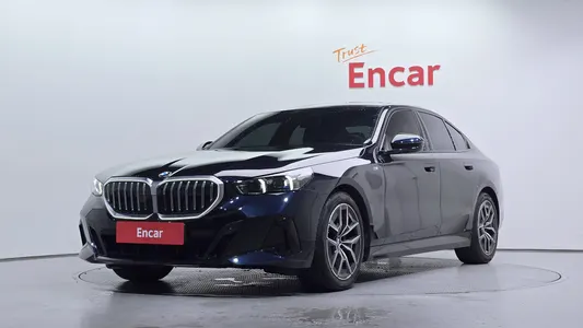 BMW 5 Series (G60) 520i M 2025