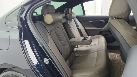 BMW 5 Series (G60) 520i M 2025 11