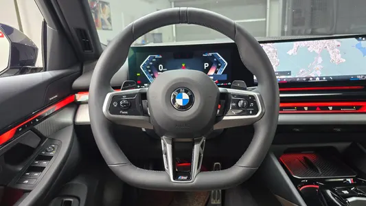 BMW 5 Series (G60) 520i M 2025 13