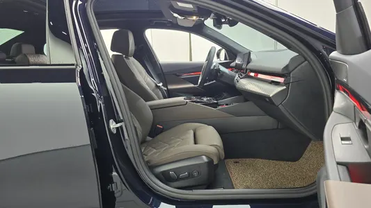 BMW 5 Series (G60) 520i M 2025 26