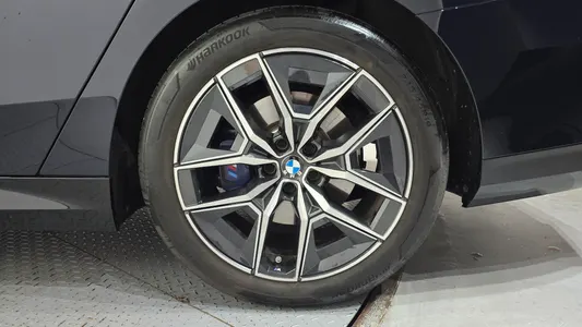 BMW 5 Series (G60) 520i M 2025 21