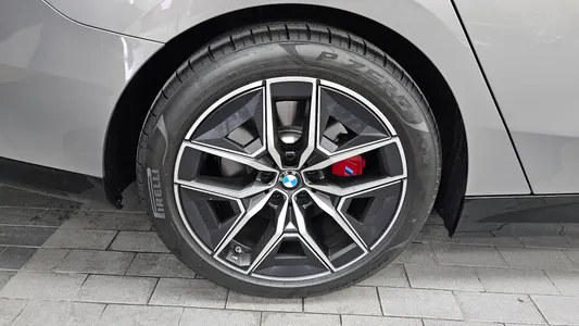 BMW 5 Series (G60) 520i 2025 5