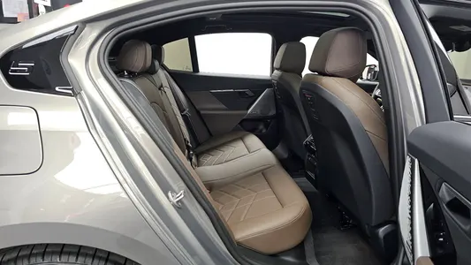 BMW 5 Series (G60) 520i 2025 12