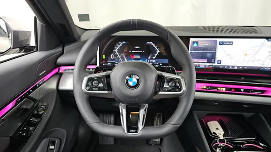 BMW 5 Series (G60) 520i 2025 13