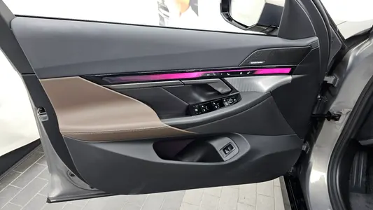 BMW 5 Series (G60) 520i 2025 24