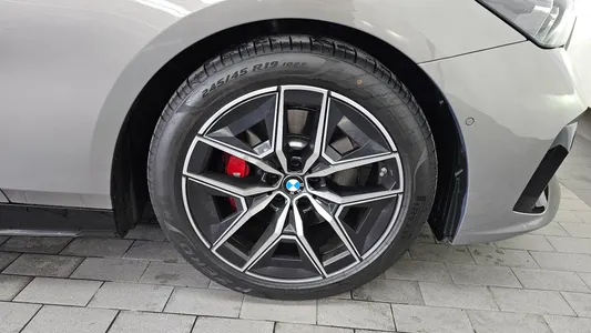 BMW 5 Series (G60) 520i 2025 21
