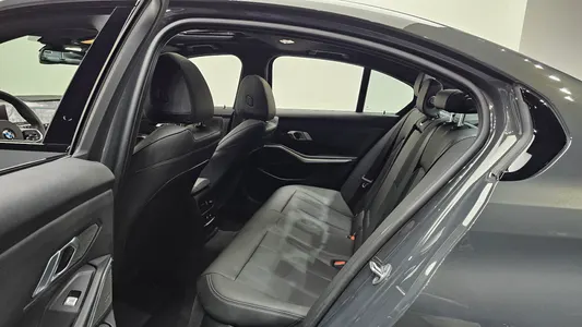 BMW 3 Series (G20) 320i M 2025 11