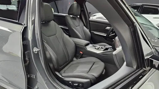 BMW 3 Series (G20) 320i M 2025 9