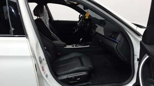 BMW 3 Series (F30) 320d M 2015 26