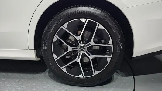 Mercedes-Benz E-Class W214 E200 2025 21