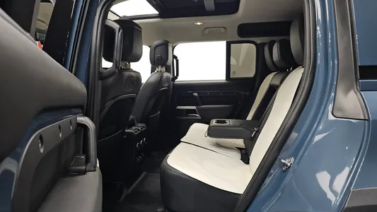 Land Rover (L663) 110 D300 HSE 2021 11