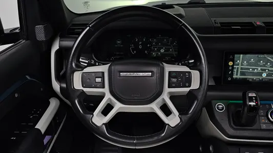 Land Rover (L663) 110 D300 HSE 2021 12