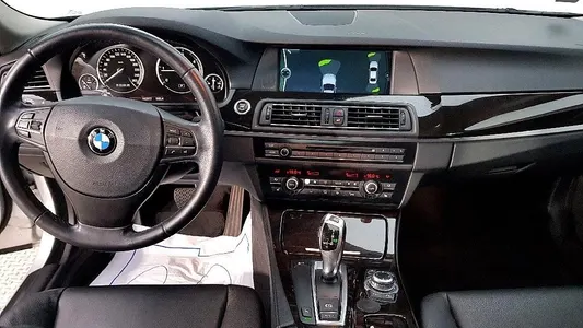 BMW 5 Series (F10) 520d 2011 5