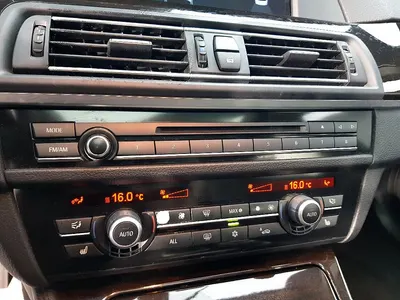BMW 5 Series (F10) 520d 2011 13