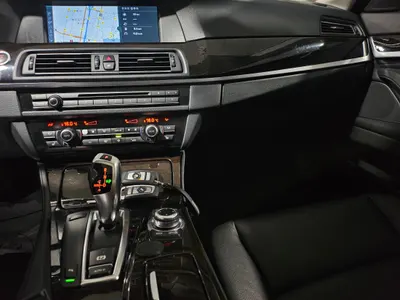 BMW 5 Series (F10) 520d 2011 10