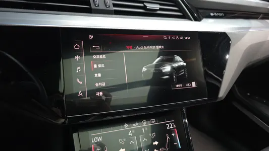 Audi e- 55 2020 39