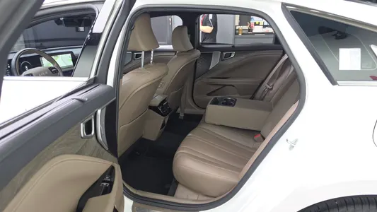 Kia K8 2.5 2WD 2022 11