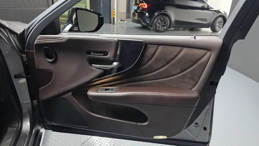 Lexus LS500h 5 3.5 AWD 2018 25