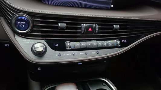 Lexus LS500h 5 3.5 AWD 2018 28