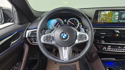 BMW 5 Series (G30) 520d M 2018 13