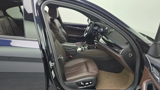BMW 5 Series (G30) 520d M 2018 26